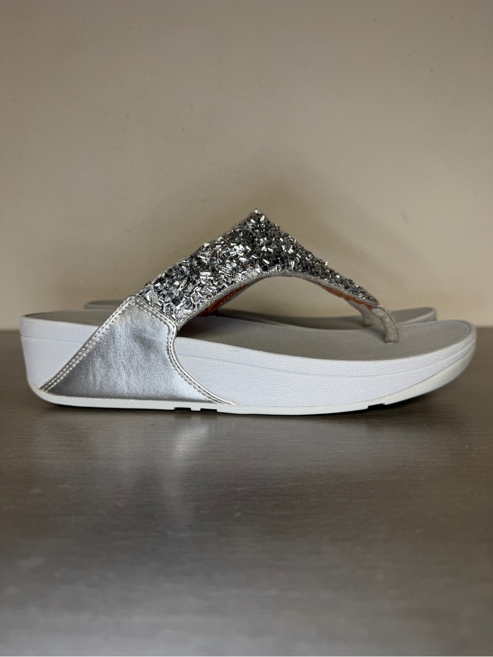 FitFlop Fleur Silver/Pewter Flower Comfort Wedge Flip Flop Thong Sandals US 8 - Picture 2 of 9
